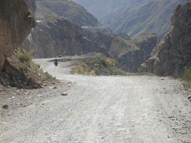 Way down from Sagirdas Pass to Kailakum (TJ, August 2008)