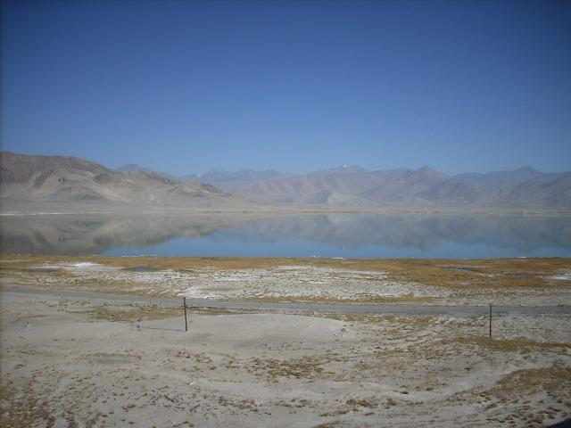 Great scenery on Pamir Plateau before Alichur - Pamir Highway (TJ, September 2008)
