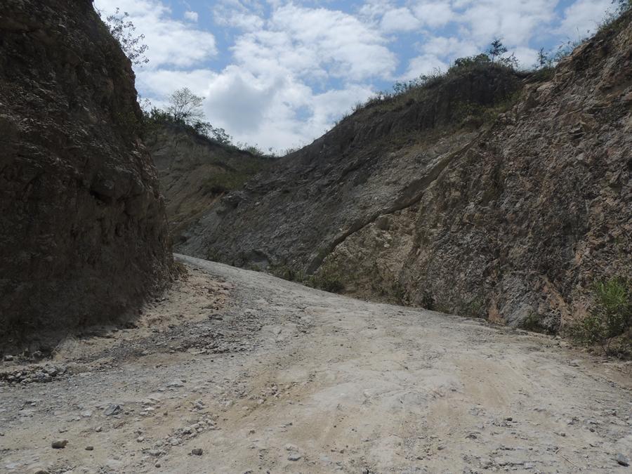 Standard in Guatemala - unglaublich steile Strassen (Alta Verapaz, Guatemala, April 2013)