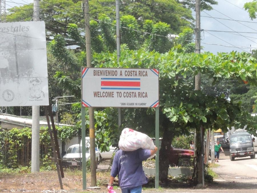 Grenze zu Costa Rica bei Penas Blancas (Guanacaste, Costa Rica, Juli 2013)