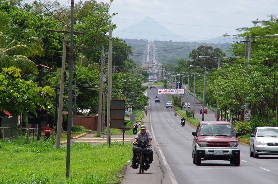 Bine auf dem Highway CA4 unterwegs nach Masaya (Managua, Nicaragua, Juni 2013)